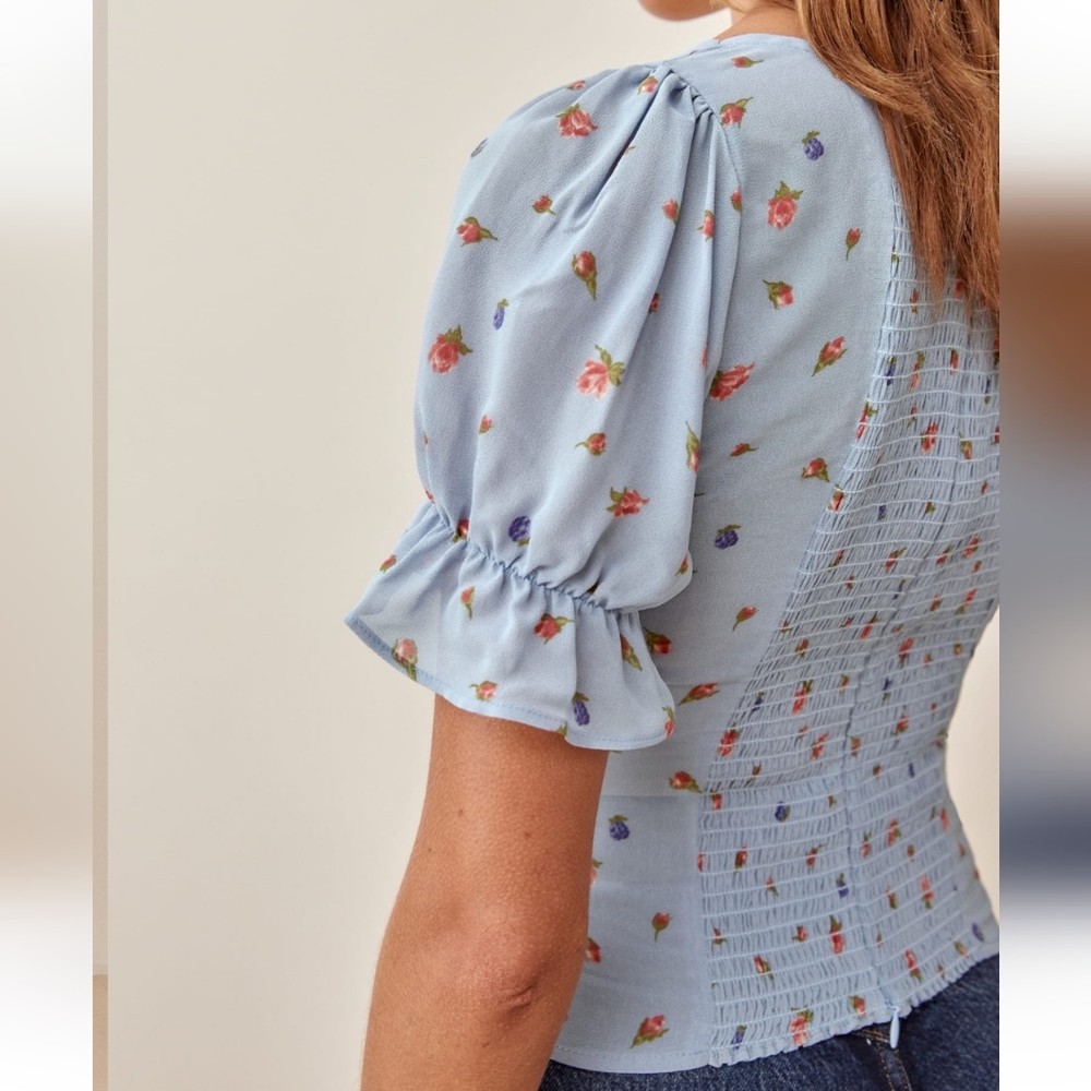 Reformation Delevan blue floral print Short sleeve Top - Picture 3 of 7